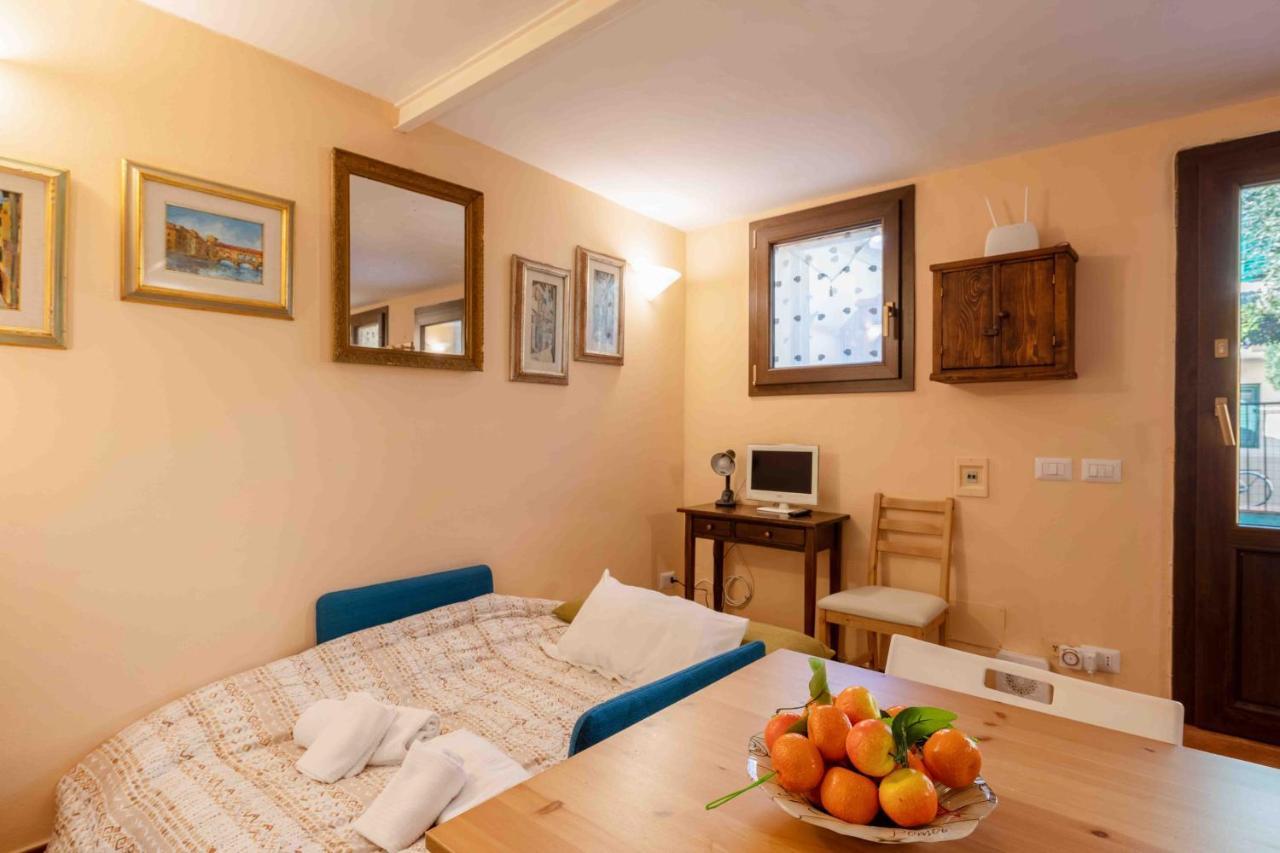Ferienwohnung San Frediano Cozy Studio With Private Patio Florenz Exterior foto
